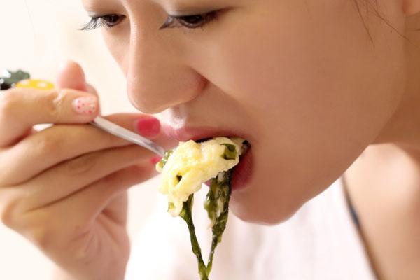 “晚饭不吃，饿治百病”是真的吗？专家：有类人确实不该吃晚饭